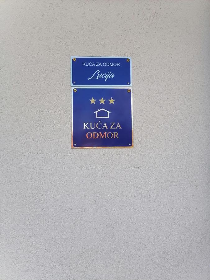 Lucija Appartement Lovinac  Buitenkant foto