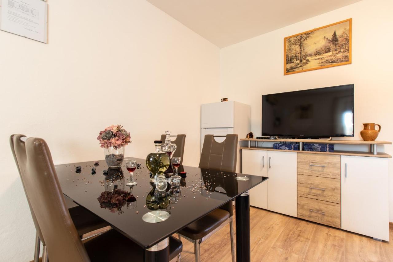 Lucija Appartement Lovinac  Buitenkant foto