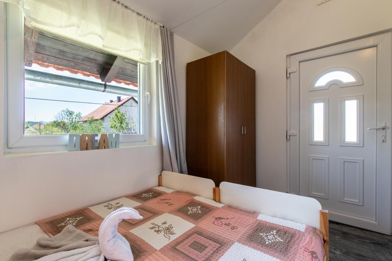 Lucija Appartement Lovinac  Buitenkant foto