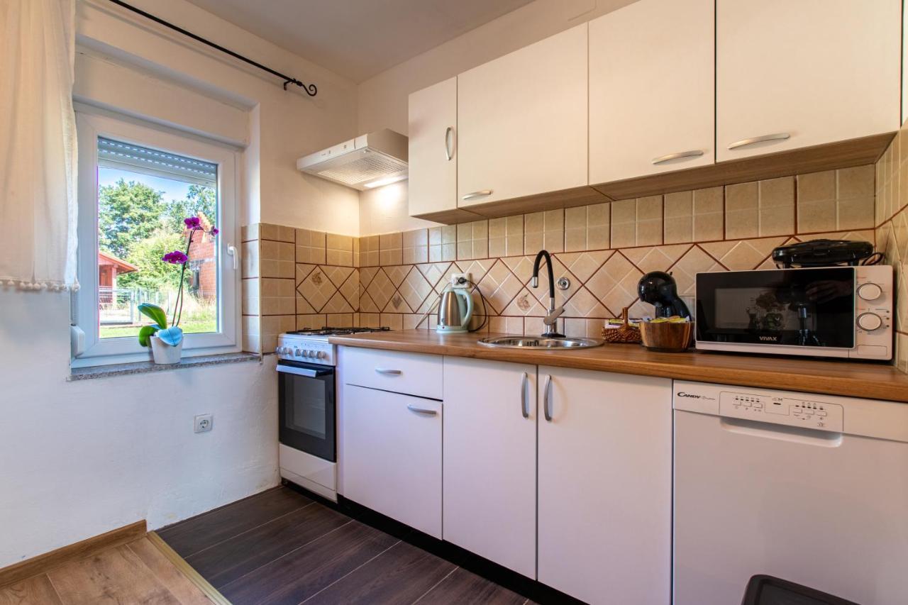 Lucija Appartement Lovinac  Buitenkant foto