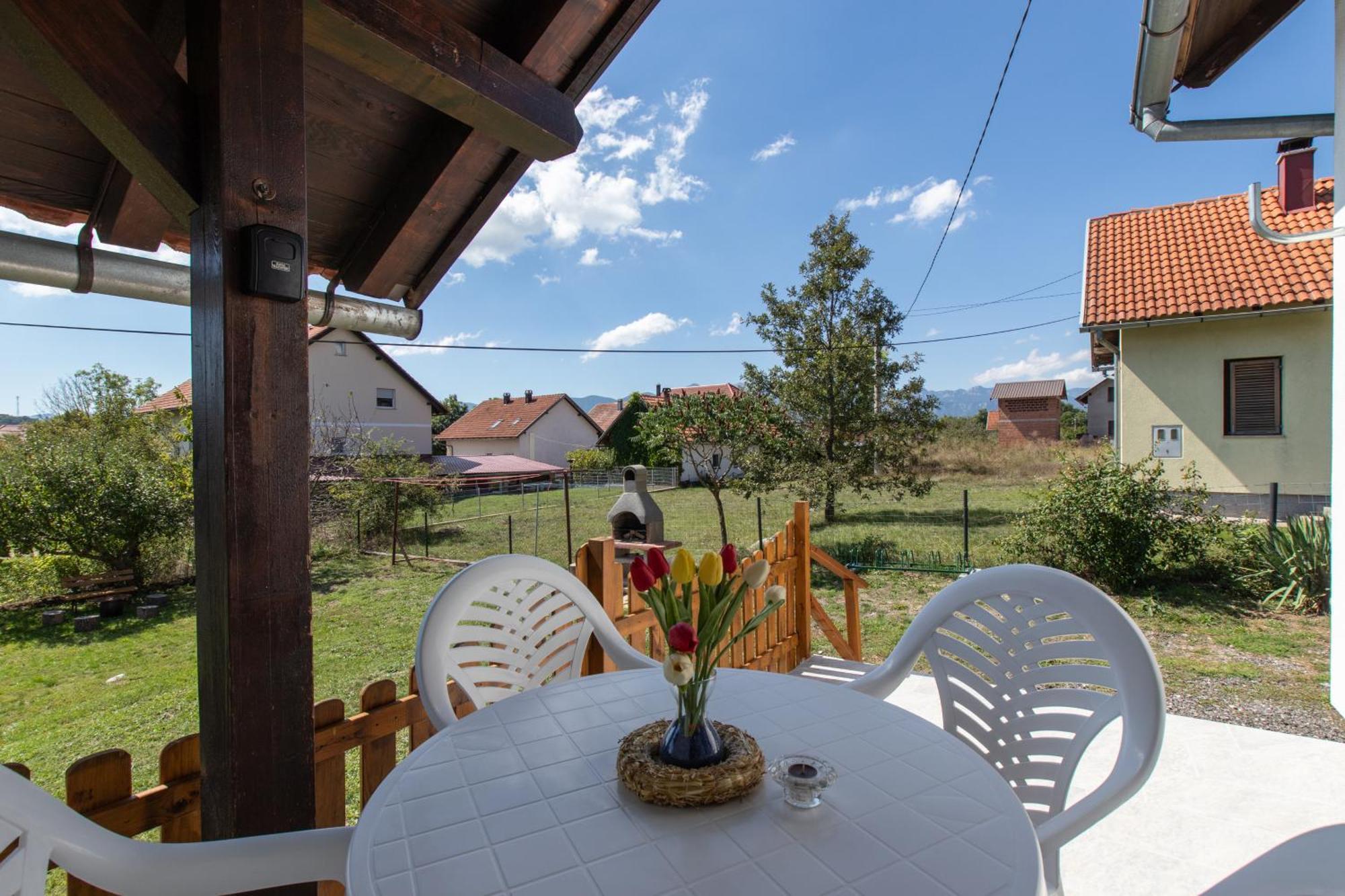 Lucija Appartement Lovinac  Buitenkant foto