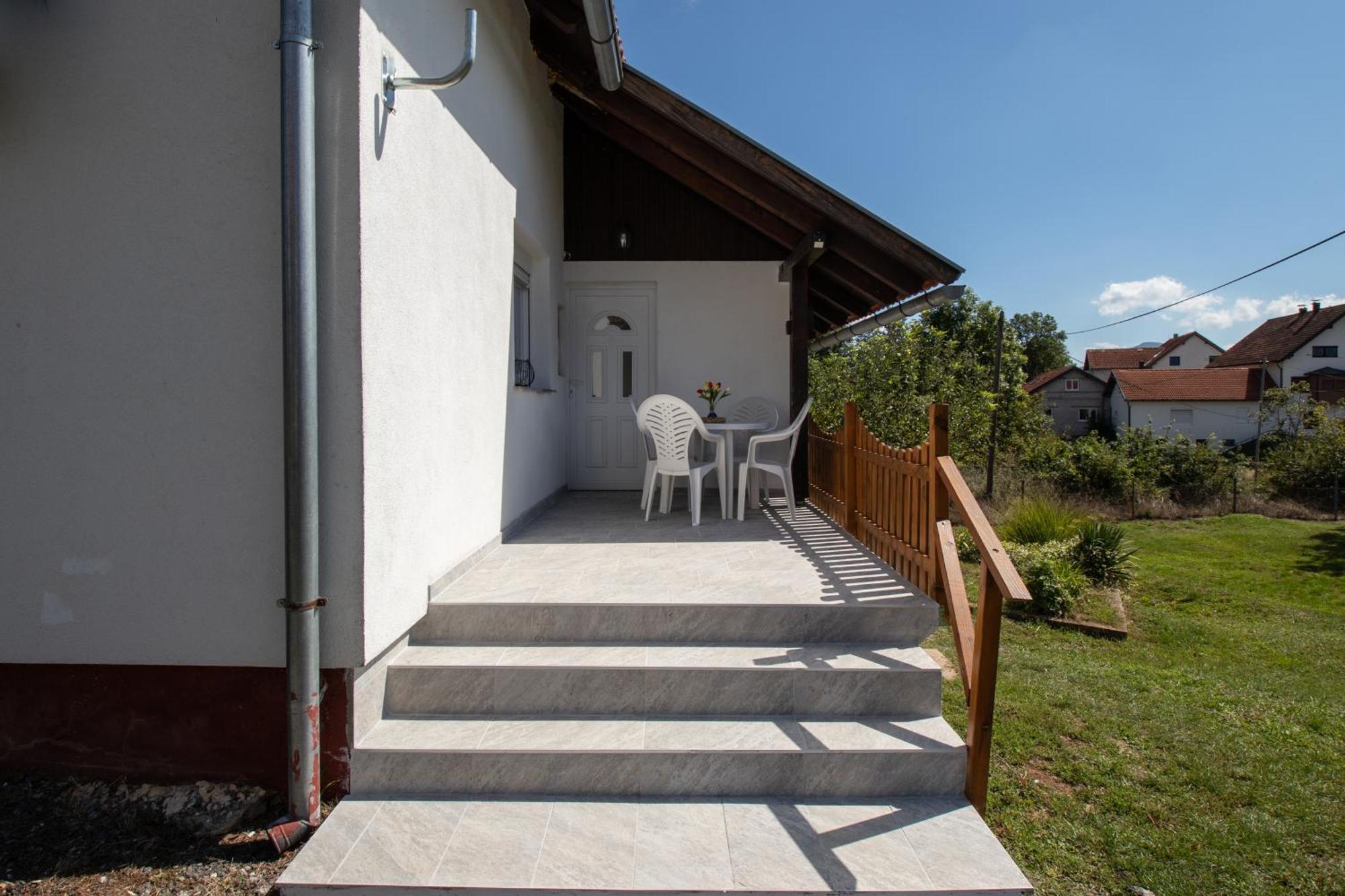 Lucija Appartement Lovinac  Buitenkant foto