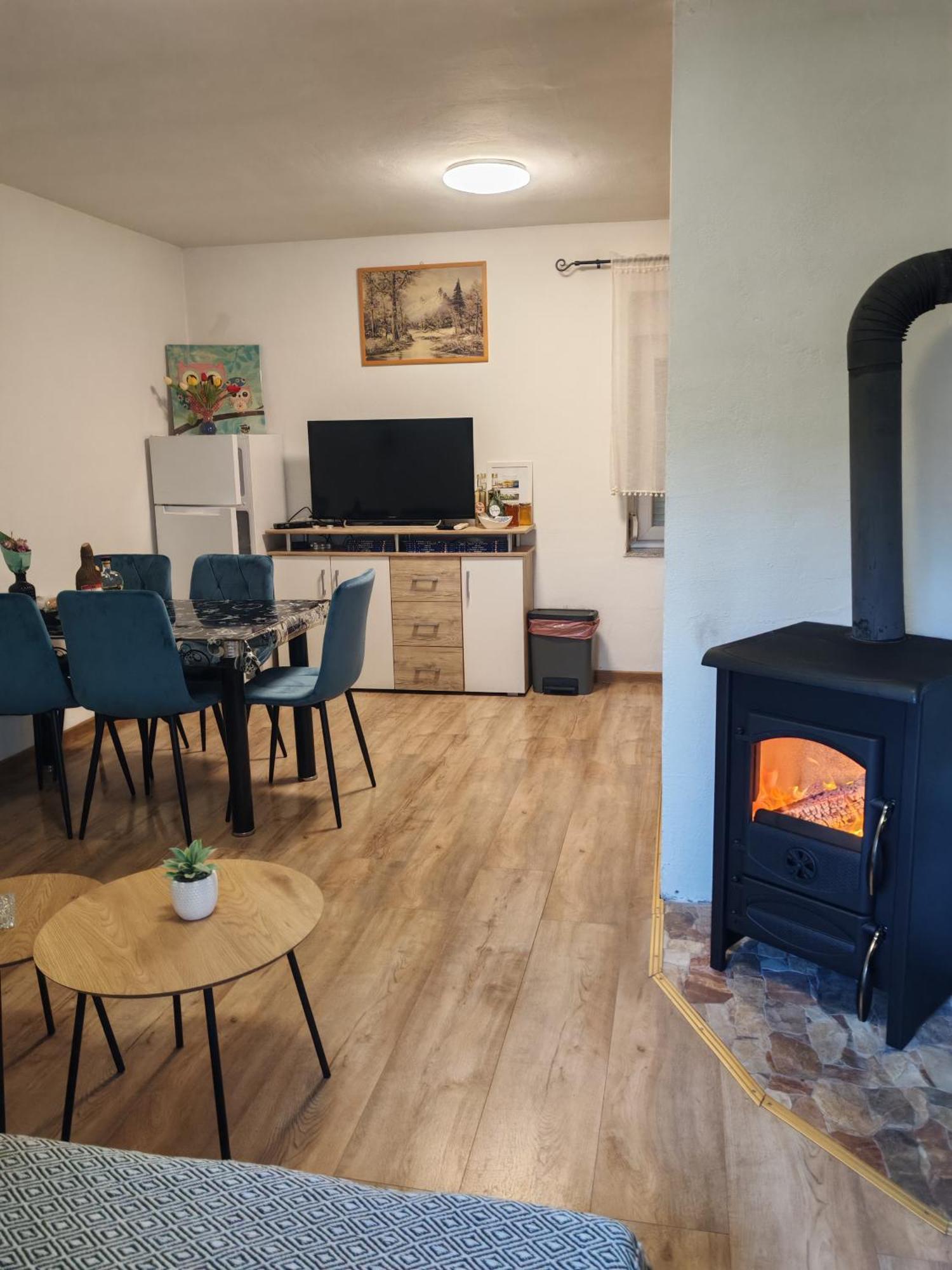 Lucija Appartement Lovinac  Buitenkant foto