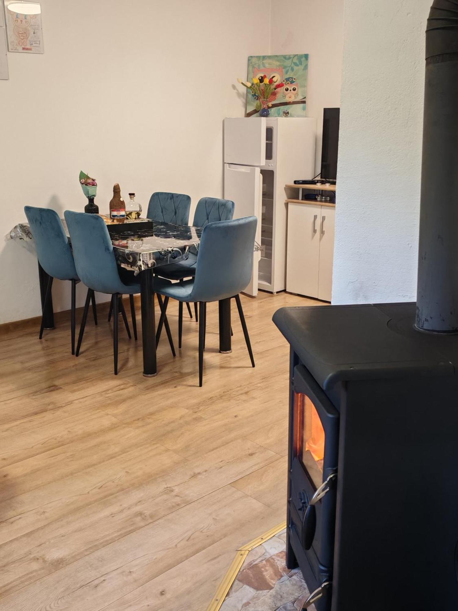 Lucija Appartement Lovinac  Buitenkant foto